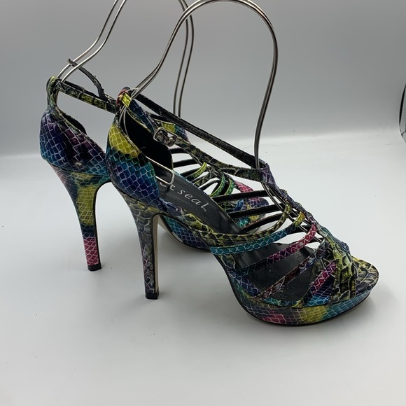 Multicolored snakeskin-like high heel platform sandals. - Picture 2 of 4